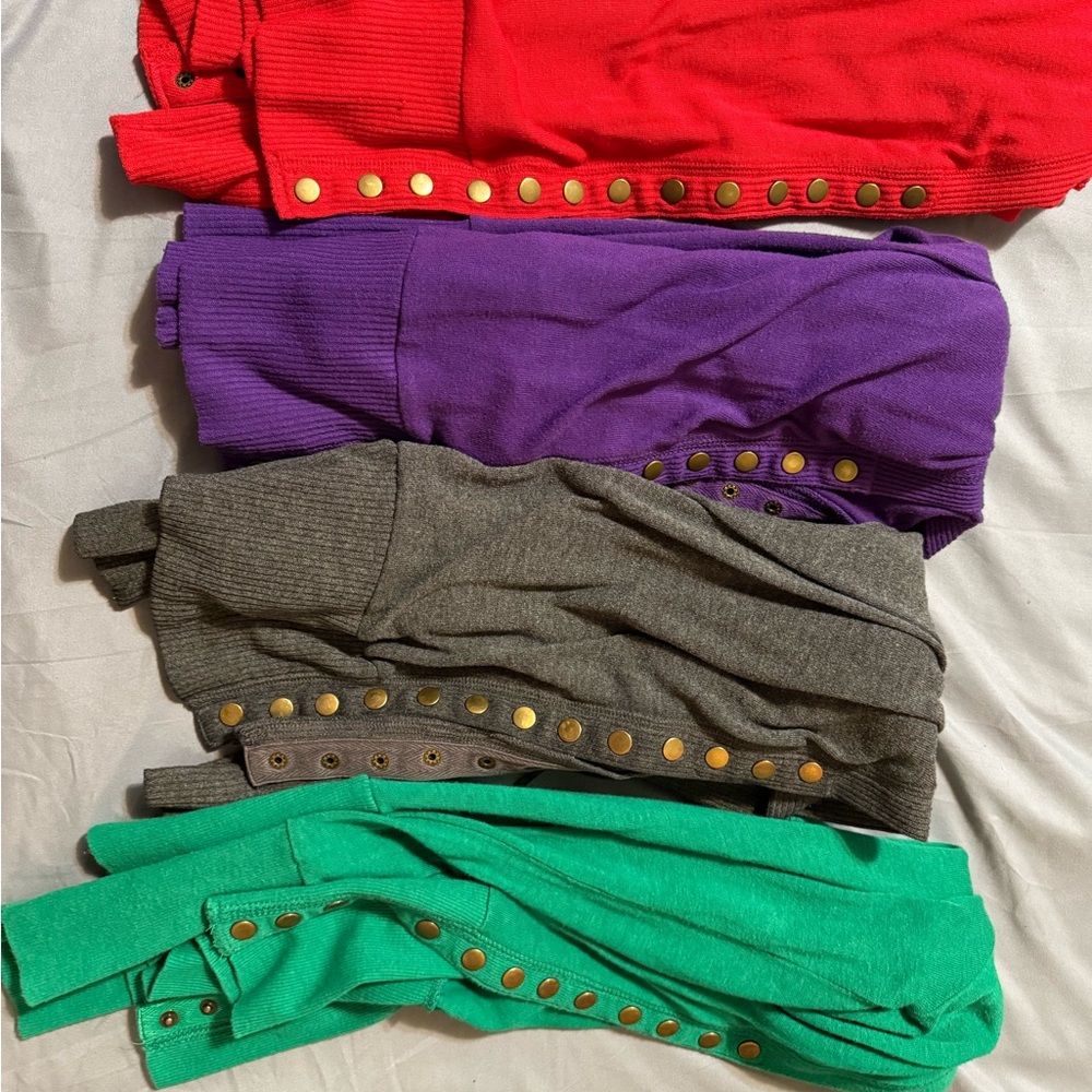 Lot of 4 cardigans Zenana Red, purple & grey ; 1 green clot story brand